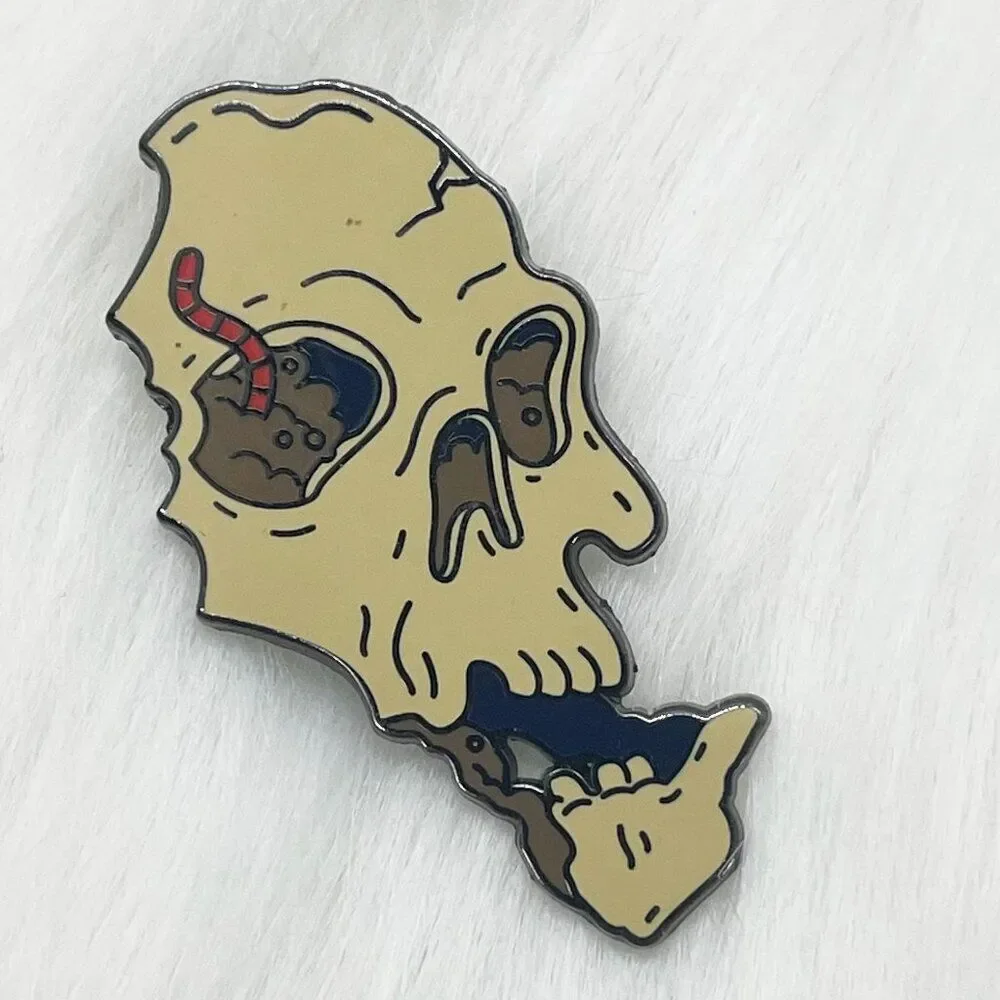 🔮 5/$25 Hunt A Killer Skull Worm Pin‎